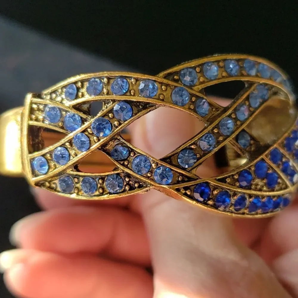 VNTG Goldtone Two-toned Blue Rhinestone Bracelet